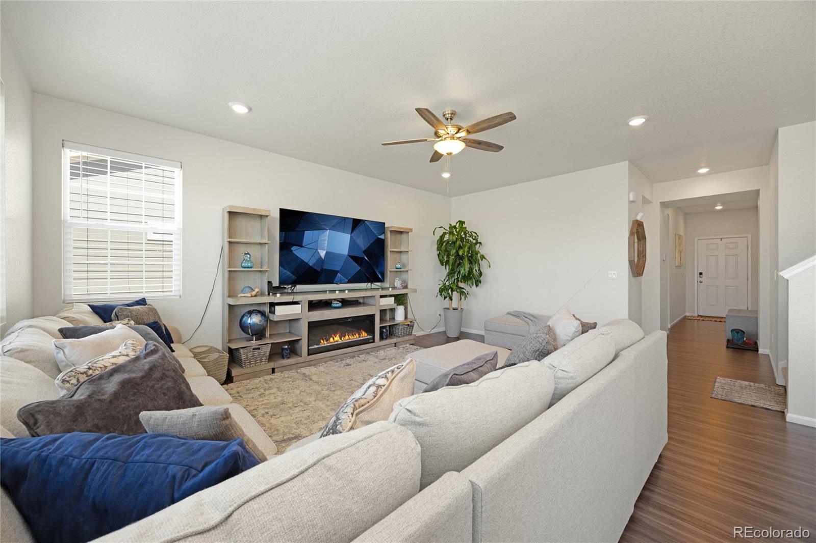 Henderson, Colorado, 80640, United States, 4 Bedrooms Bedrooms, ,3 BathroomsBathrooms,Residential,For Sale,1827376