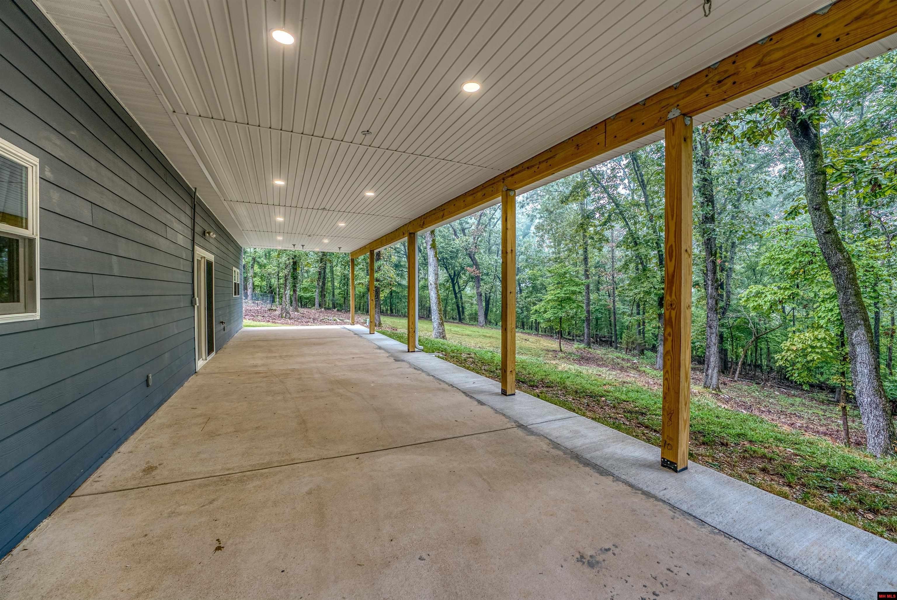 Mountain Home, Arkansas, 72653, United States, 3 Bedrooms Bedrooms, ,4 BathroomsBathrooms,Residential,For Sale,1935895