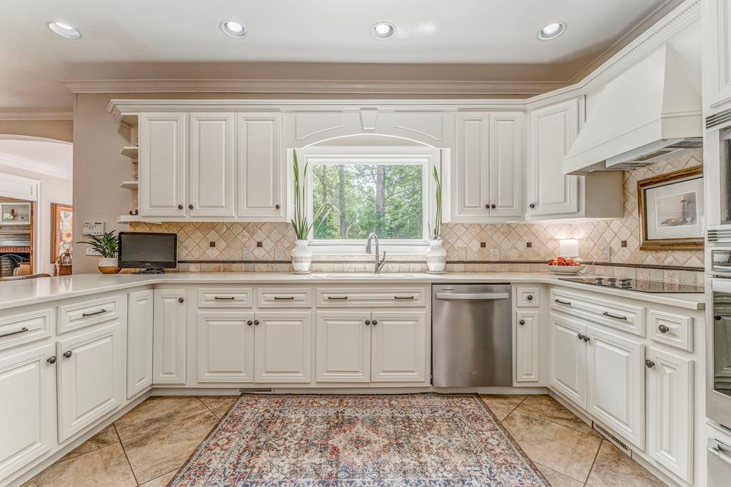 DALTON, Georgia, 30720, United States, 4 Bedrooms Bedrooms, ,4 BathroomsBathrooms,Residential,For Sale,1885970
