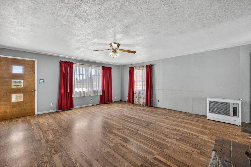 Prineville, Oregon, 97754, United States, 3 Bedrooms Bedrooms, ,1 BathroomBathrooms,Residential,For Sale,1971194