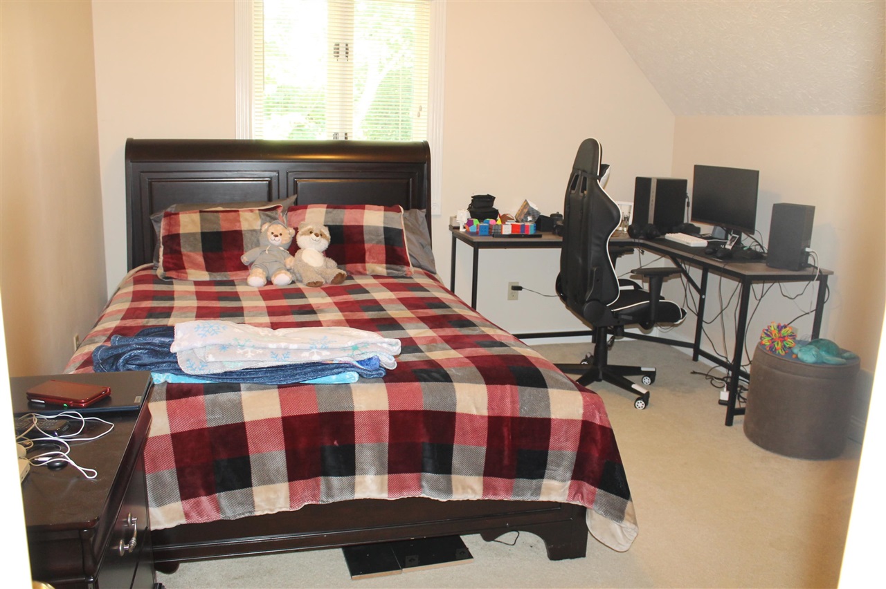 Alvaton, Kentucky, 42122, United States, 5 Bedrooms Bedrooms, ,4 BathroomsBathrooms,Residential,For Sale,1908612