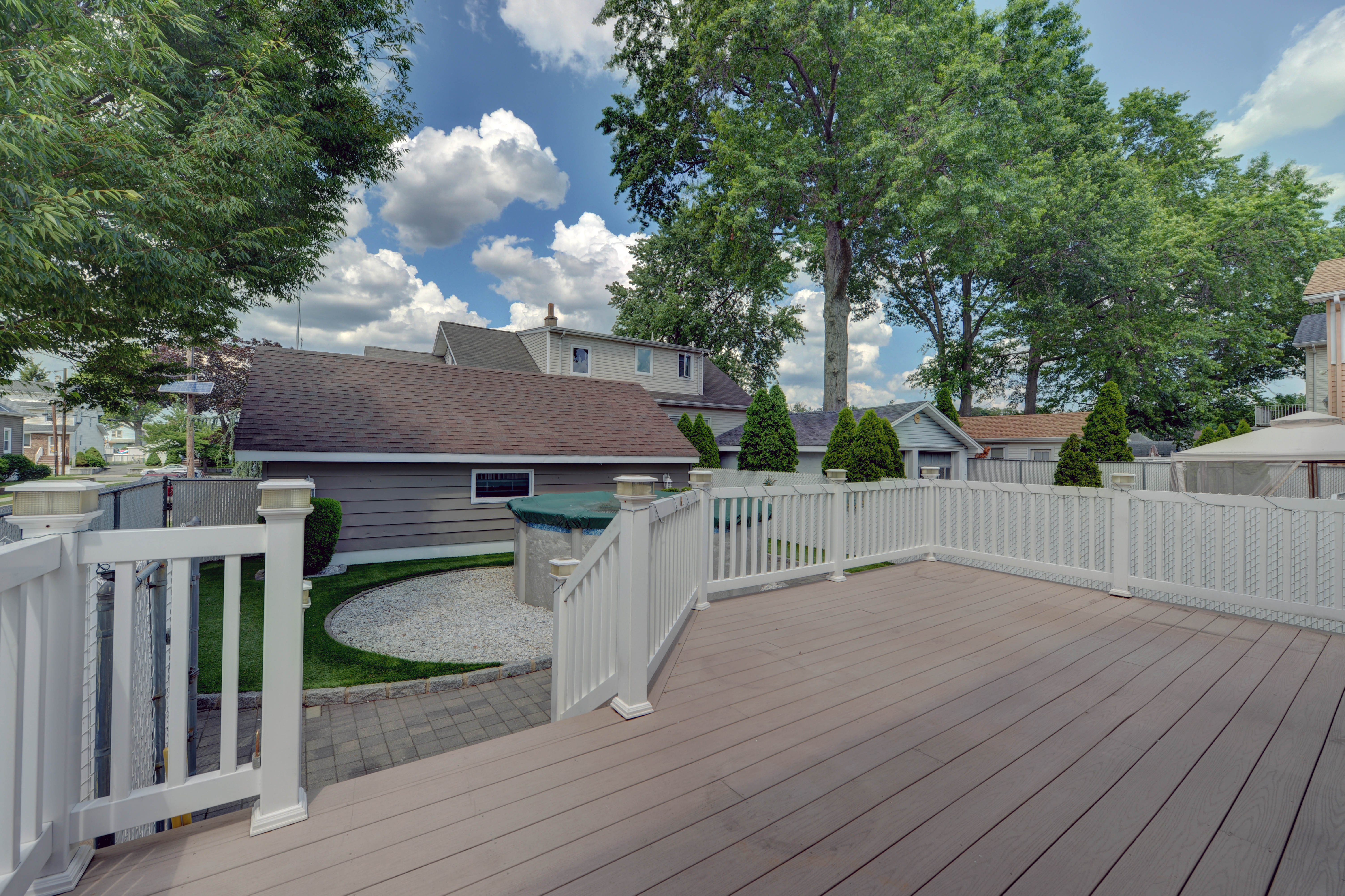 Lyndhurst, New Jersey, 07071, United States, 3 Bedrooms Bedrooms, ,2 BathroomsBathrooms,Residential,For Sale,1915781