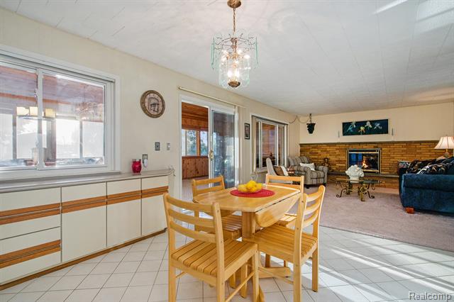 Putnam Twp, Michigan, 48169, United States, 3 Bedrooms Bedrooms, ,2 BathroomsBathrooms,Residential,For Sale,1981909