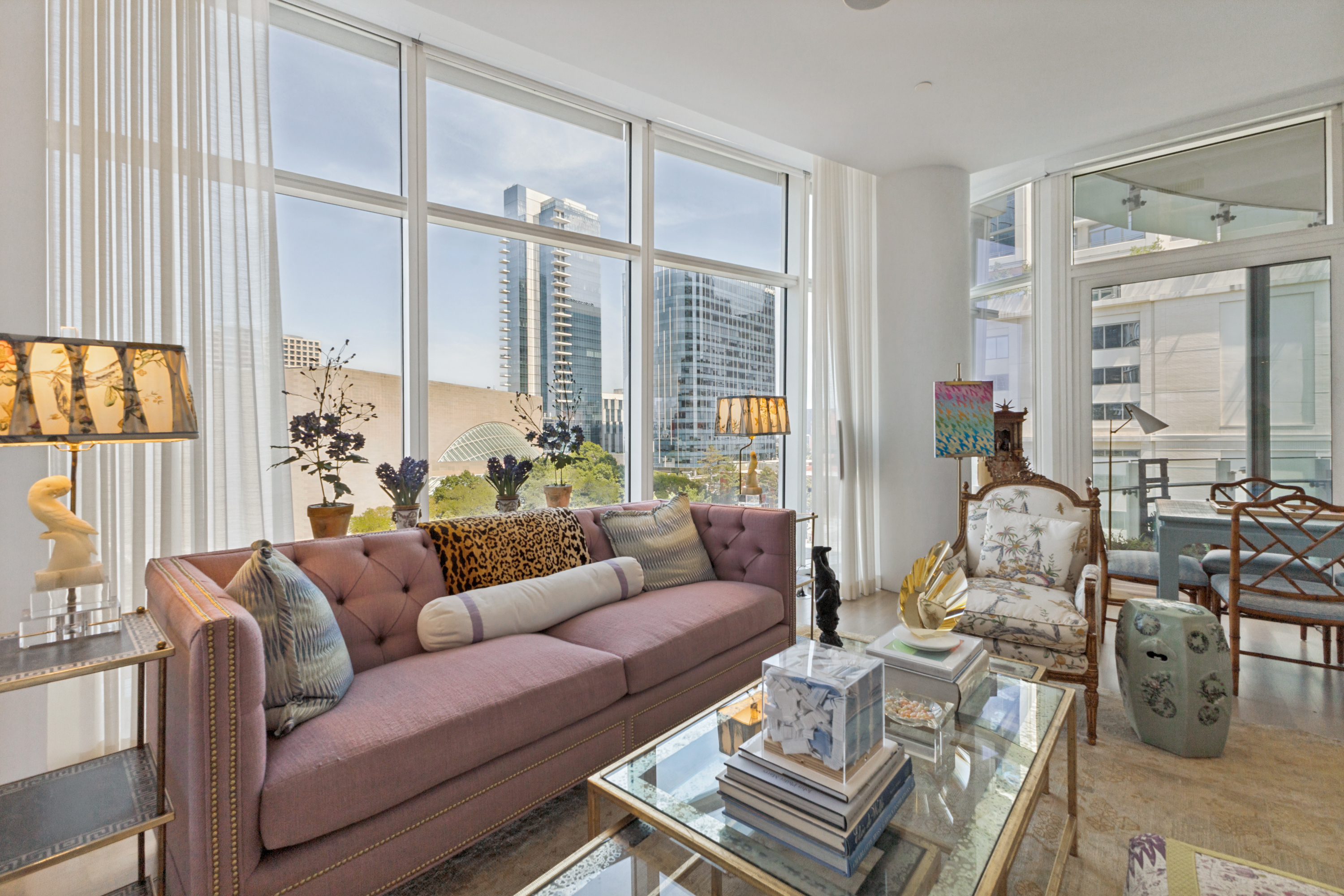  Distinctive Residence with Refined Custom Interiors - 物件實景