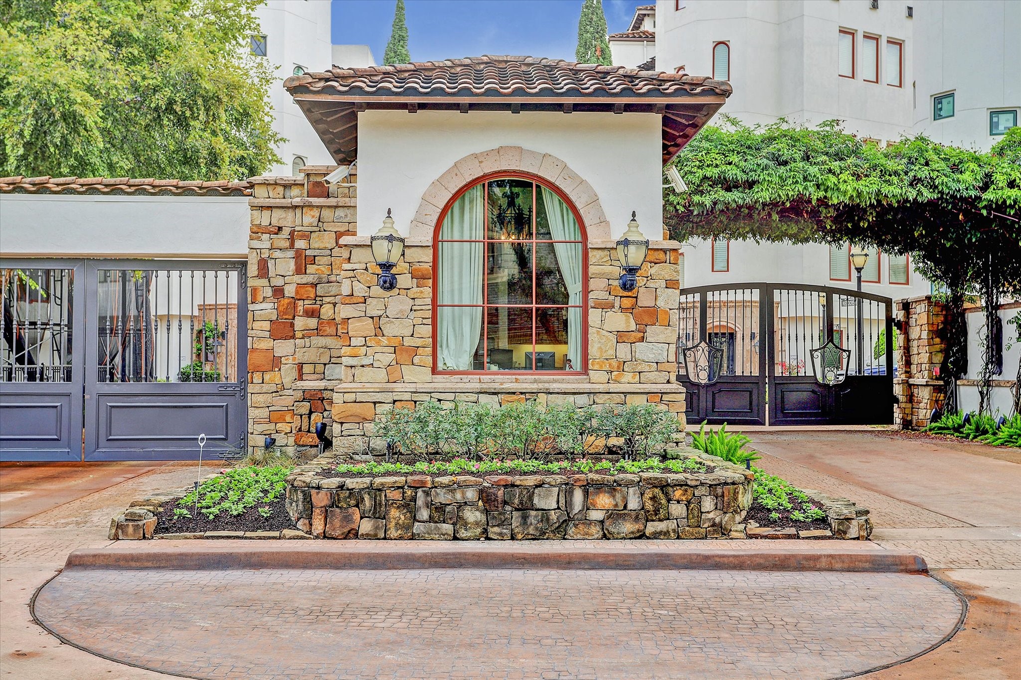  5327 Paseo Caceres Drive - 物件實景