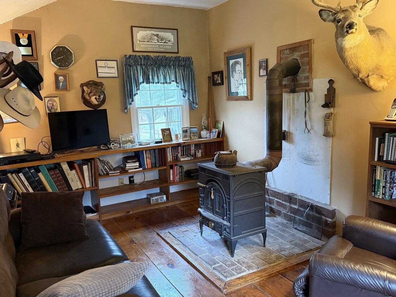 Waitsfield, Vermont, 05673, United States, 3 Bedrooms Bedrooms, ,2 BathroomsBathrooms,Residential,For Sale,1991927