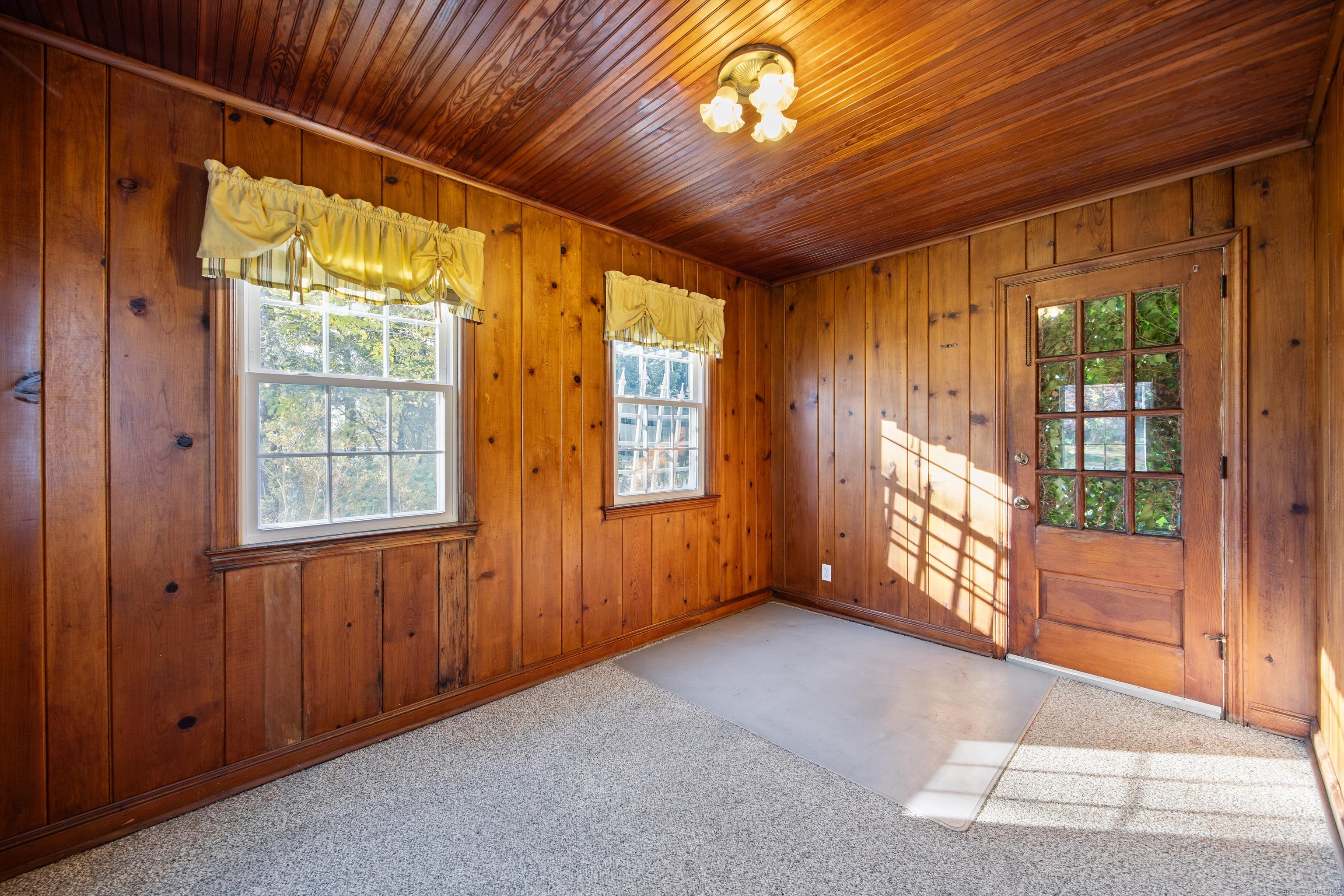 West Hartford, Connecticut, 06117, United States, 3 Bedrooms Bedrooms, ,3 BathroomsBathrooms,Residential,For Sale,1980487