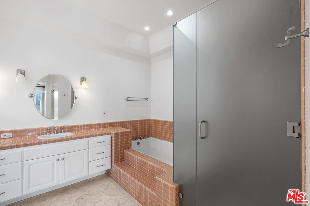 Pacific Palisades, California, 90272, United States, 2 Bedrooms Bedrooms, ,2 BathroomsBathrooms,Residential,For Sale,1991274