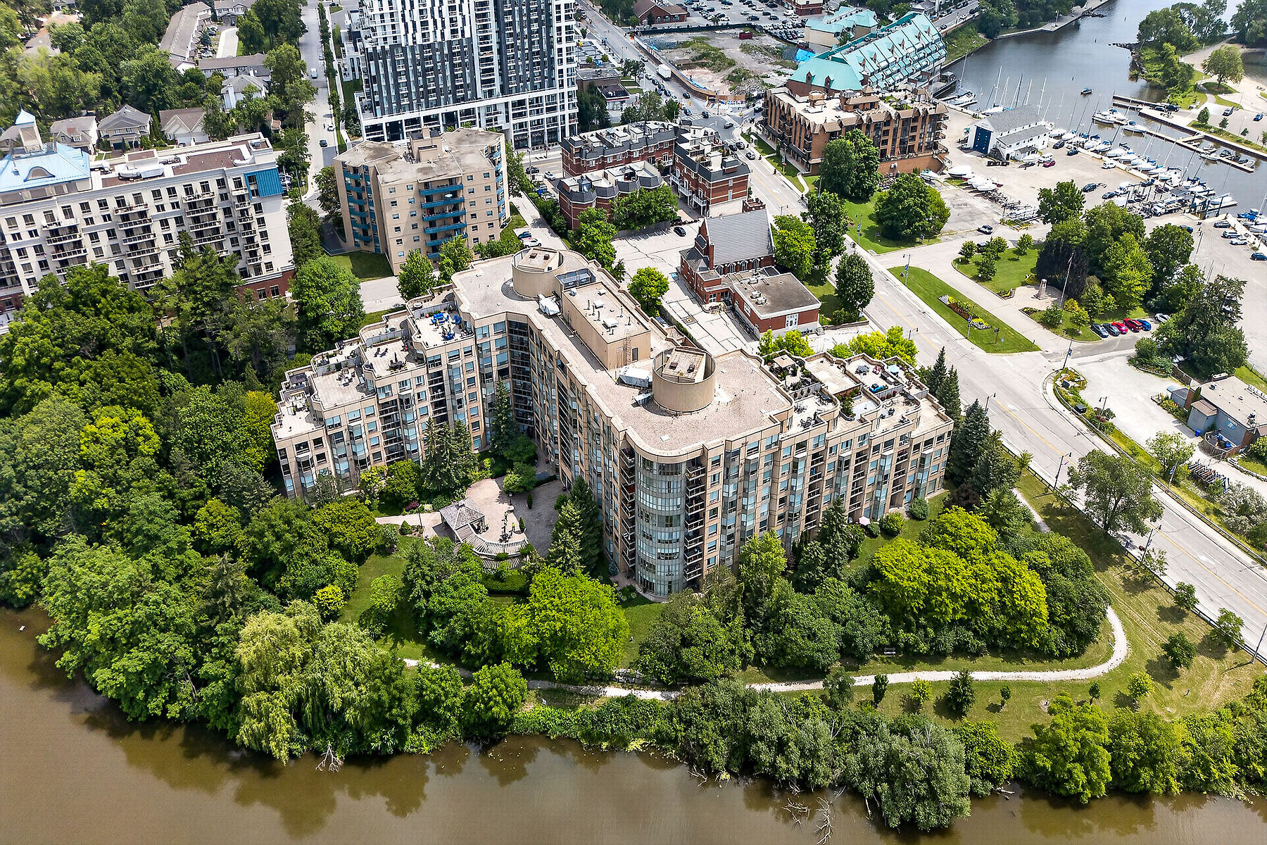  Desirable Waterfront Condo - 物件實景