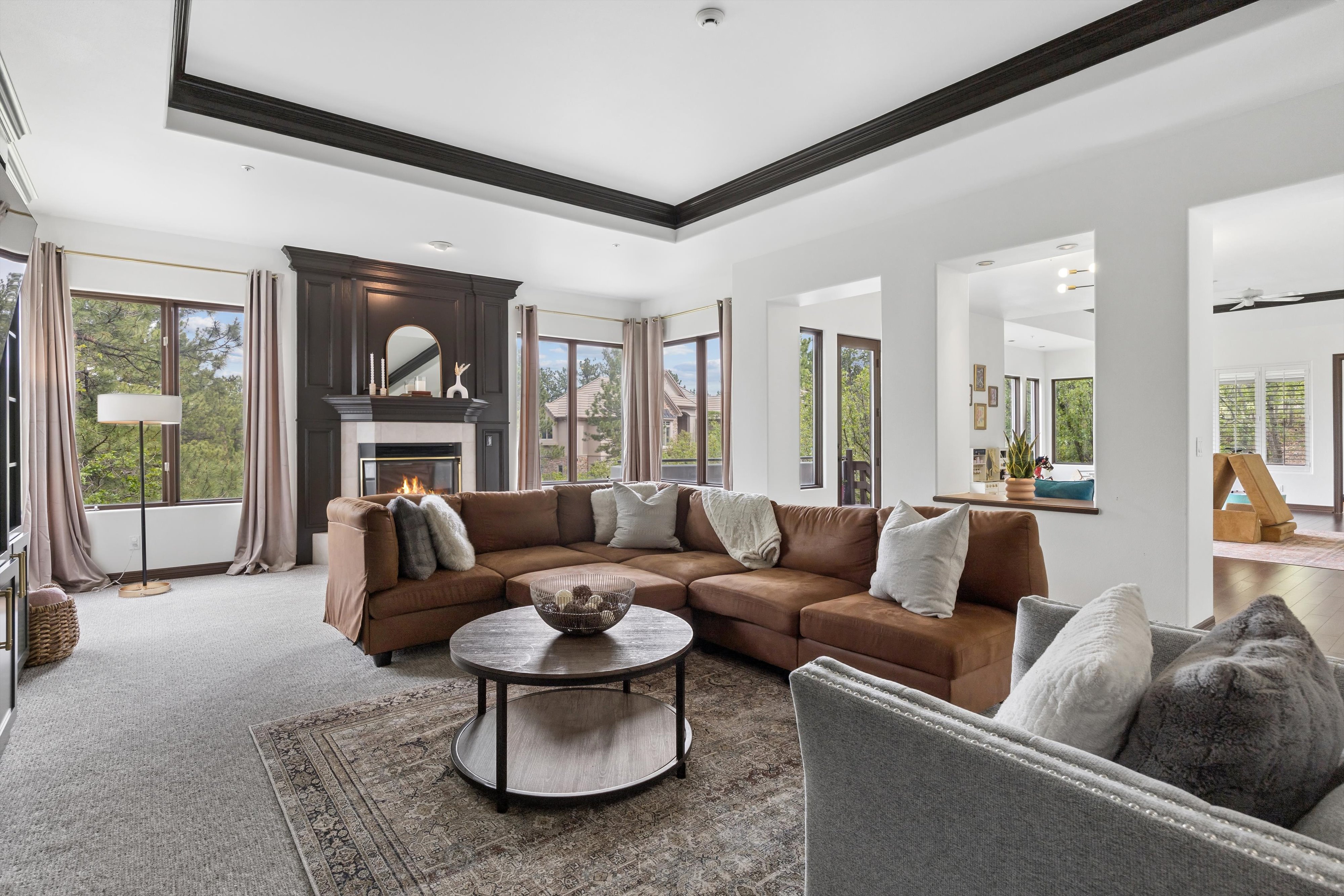 Remodeled 4 Bed 6 Bath Residence Offering Mountain, Sunset Views & Privacy - 物件實景
