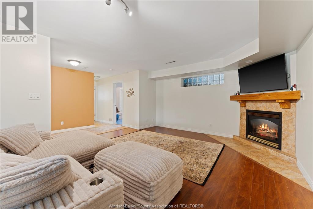 TECUMSEH, Ontario, N8N 4T1, CA, 5 Bedrooms Bedrooms, ,2 BathroomsBathrooms,Residential,For Sale,1902175