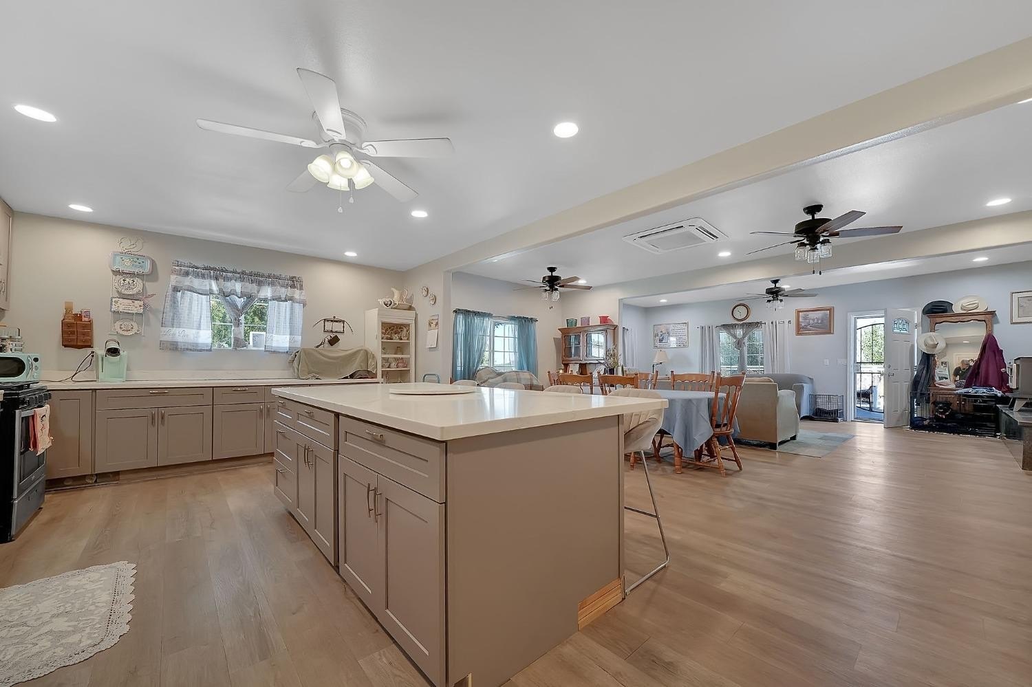 Burson, California, 95225, United States, 2 Bedrooms Bedrooms, ,2 BathroomsBathrooms,Residential,For Sale,1976966