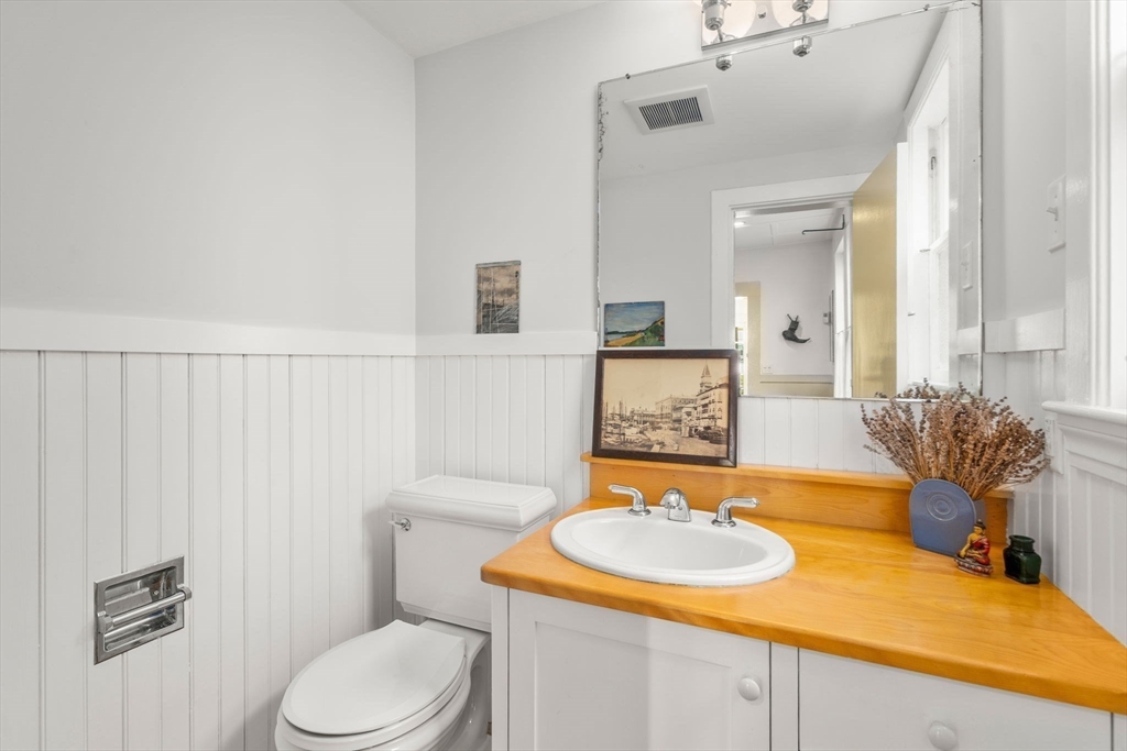 Cambridge, Massachusetts, 02139, United States, 3 Bedrooms Bedrooms, ,2 BathroomsBathrooms,Residential,For Sale,1940619