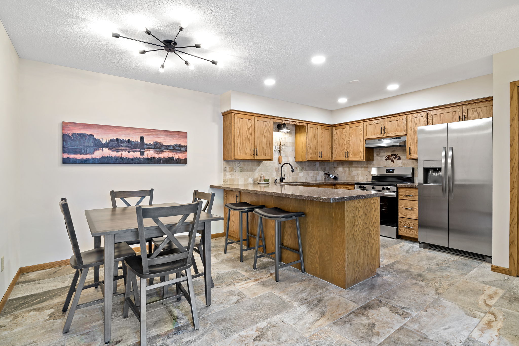  Effortless Living in a Beautifully Updated Twin Home - 物件實景