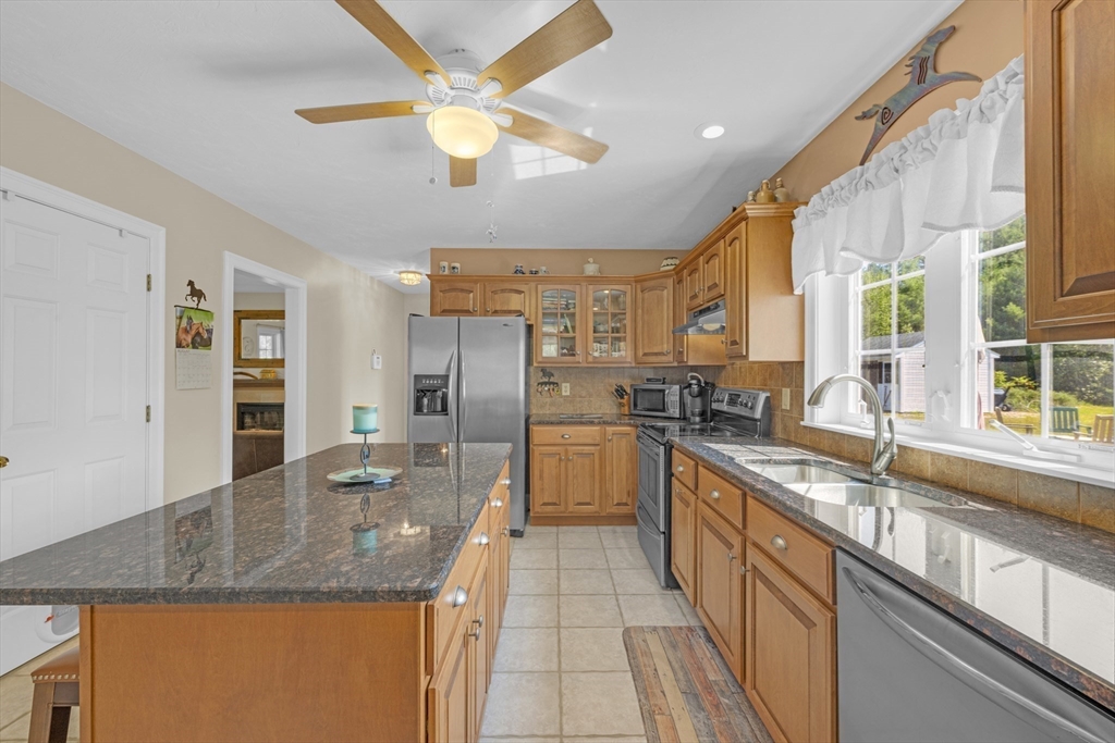North Brookfield, Massachusetts, 01535, United States, 3 Bedrooms Bedrooms, ,3 BathroomsBathrooms,Residential,For Sale,2038424