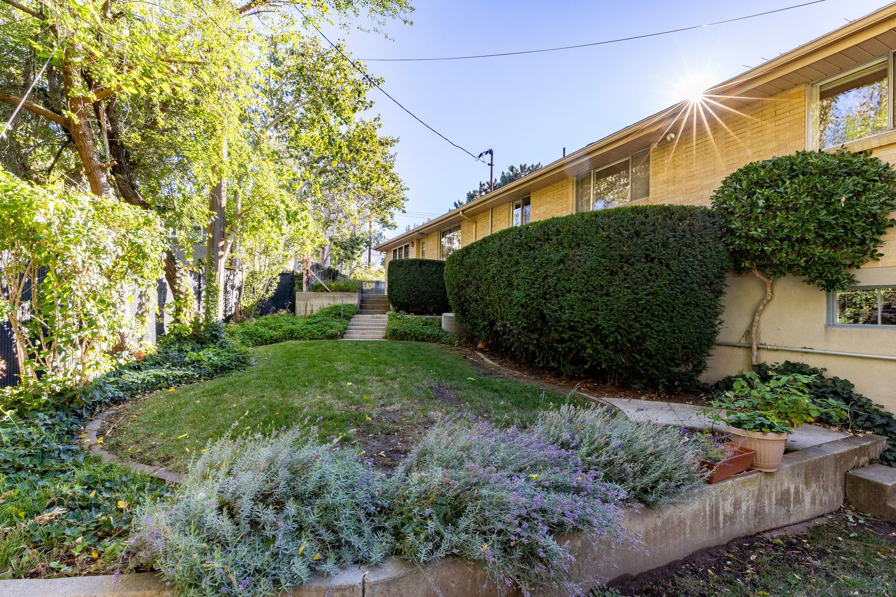  Solid Millcreek Home with Huge Workshop - 物件實景