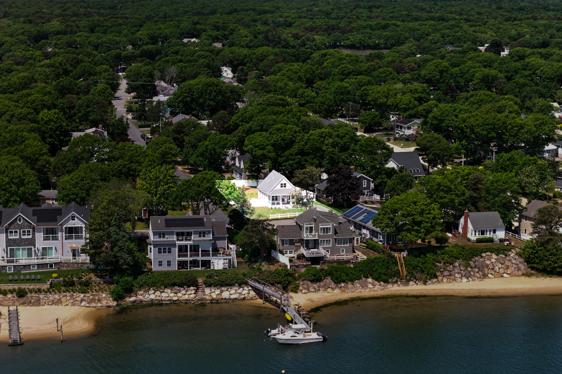  245 Edgewater Drive E - 物件實景