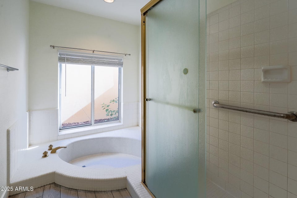 Phoenix, Arizona, 85018, United States, 4 Bedrooms Bedrooms, ,Residential,For Sale,2001186