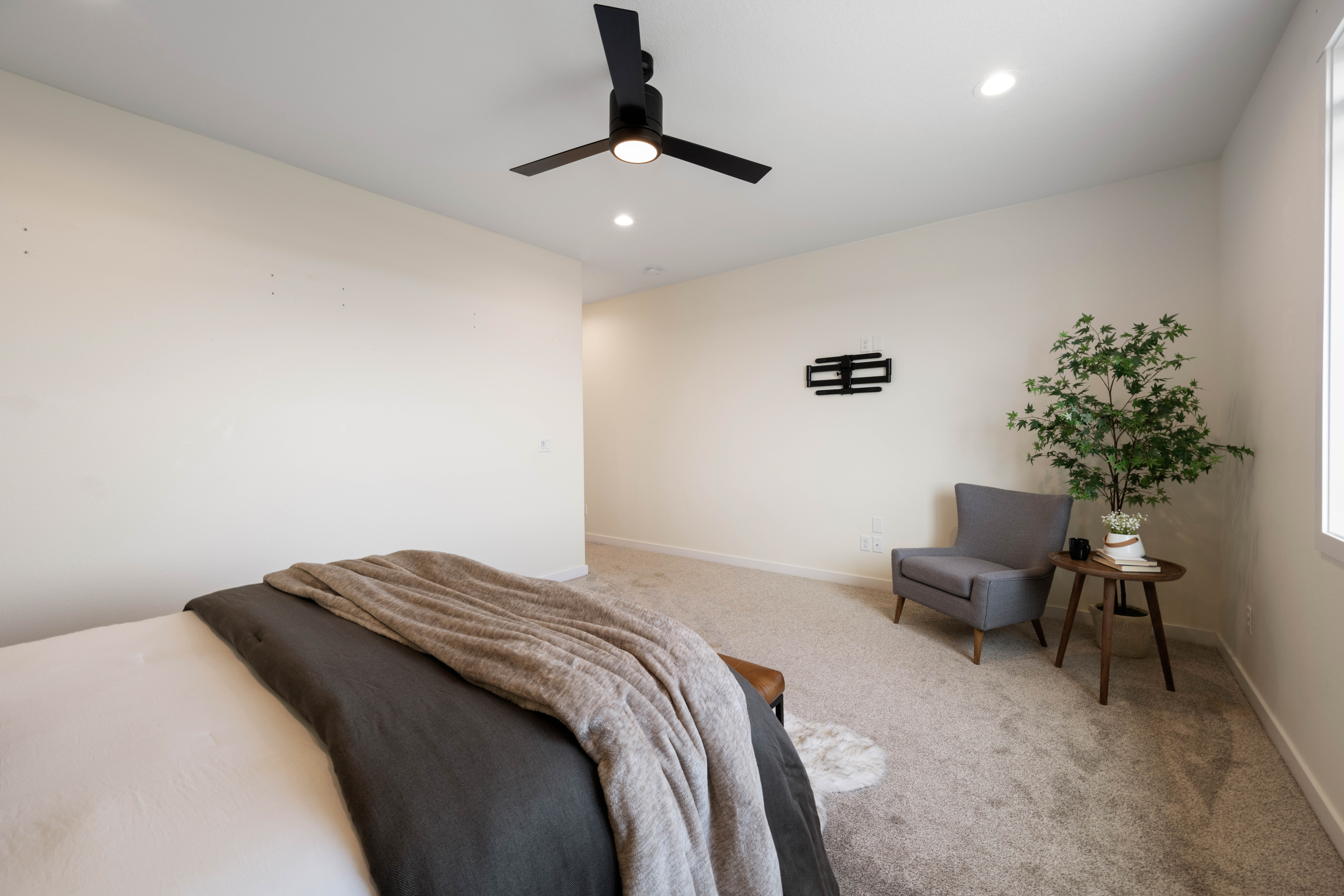  Like New, Fully Fenced, Corner Lot & 4-Car Garage - 物件實景