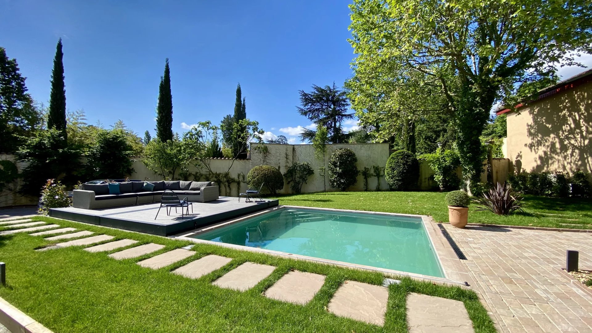 Charbonnières-les-Bains, Auvergne-Rhône-Alpes, 69260, FR, 7 Bedrooms Bedrooms, ,9 BathroomsBathrooms,Residential,For Sale,1994896