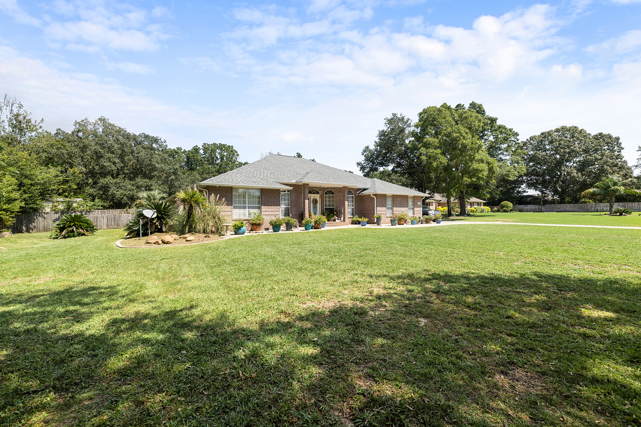 Move-In Ready Home on Nearly an Acre - 物件實景
