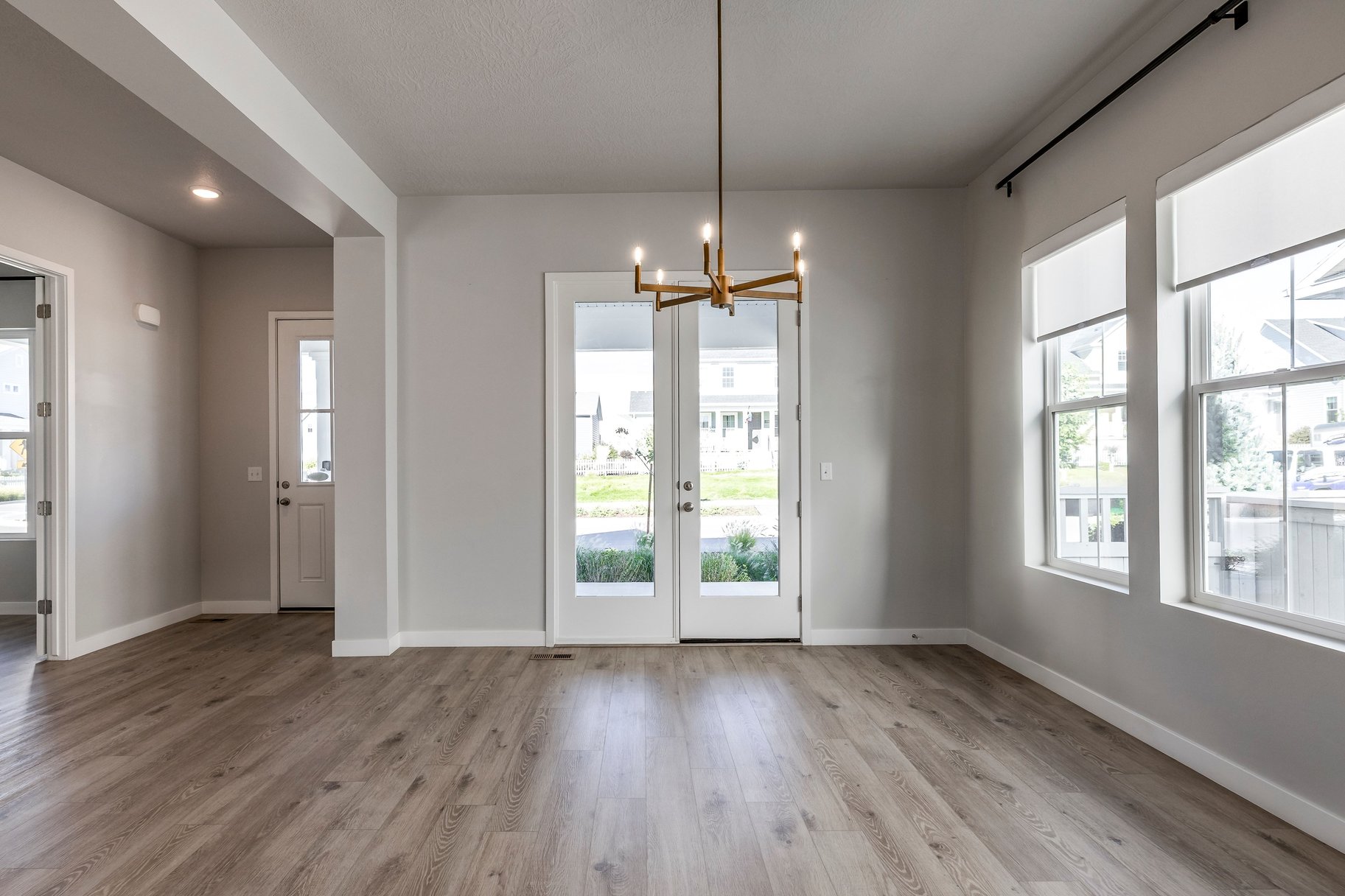  Beautiful Daybreak Home with Space, Style & a Private Backyard - 物件實景