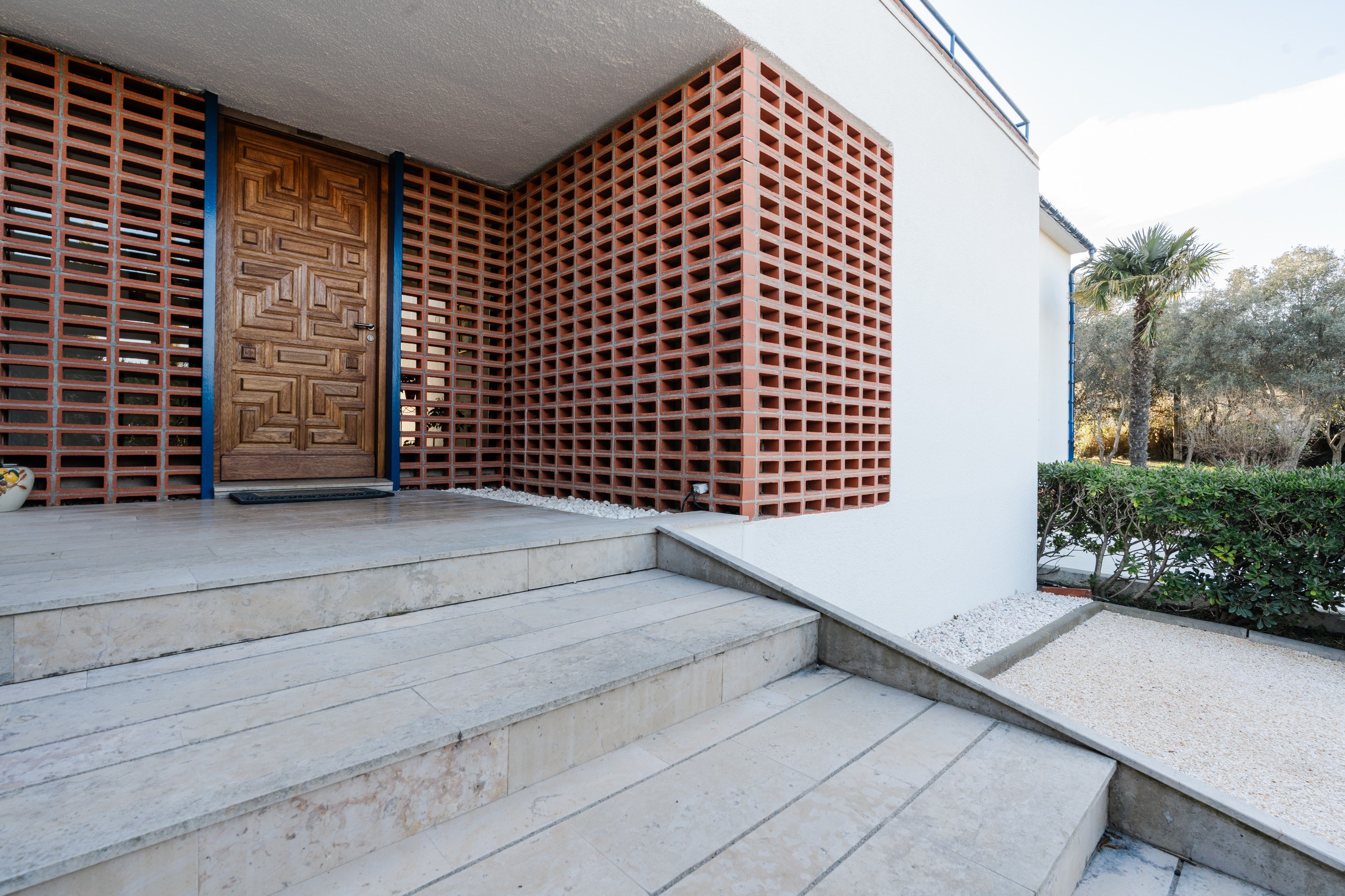  Single-storey living between sea and town - swimming pool - 物件實景