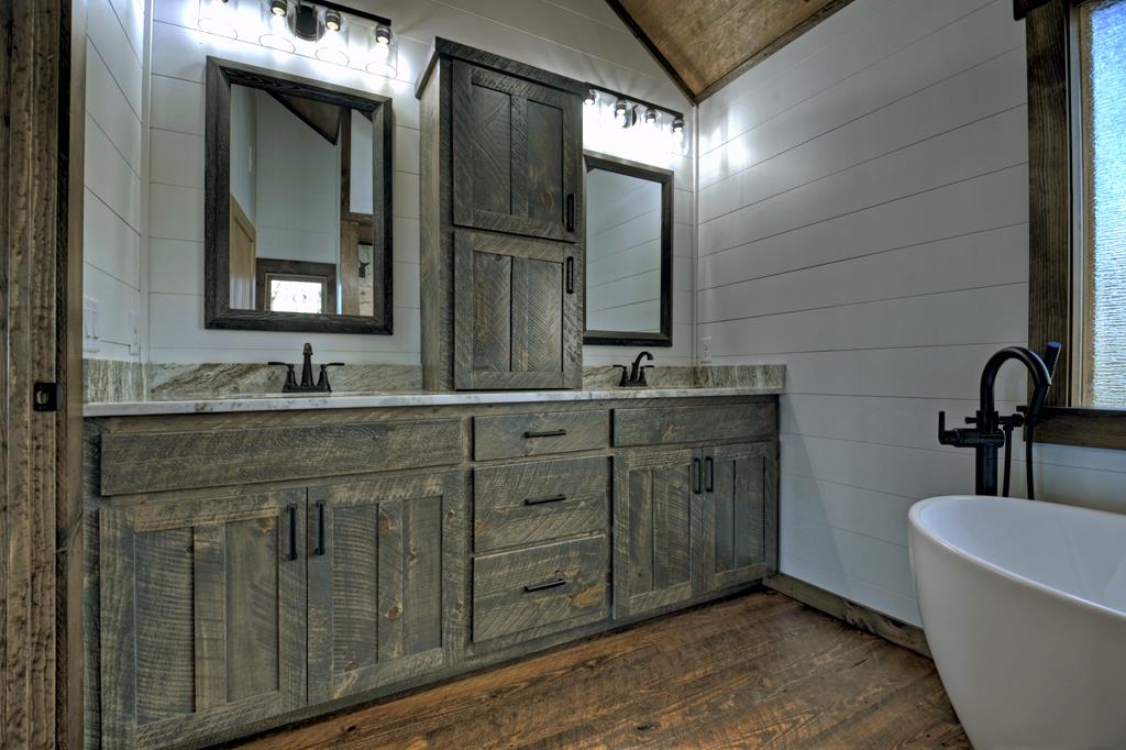 Mineral Bluff, Georgia, 30559, United States, 4 Bedrooms Bedrooms, ,5 BathroomsBathrooms,Residential,For Sale,1858917