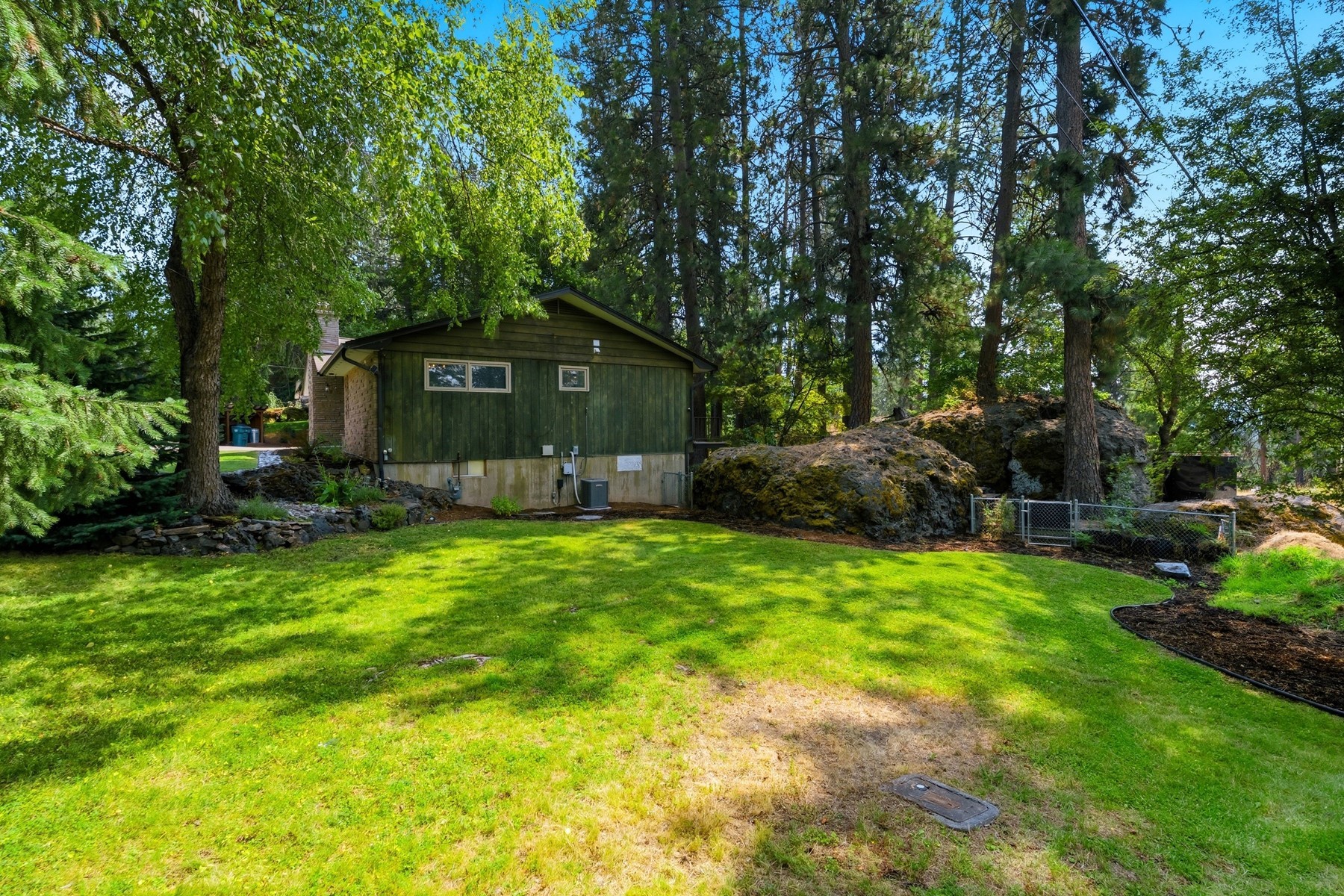  1023 N Crestline Dr - 物件實景
