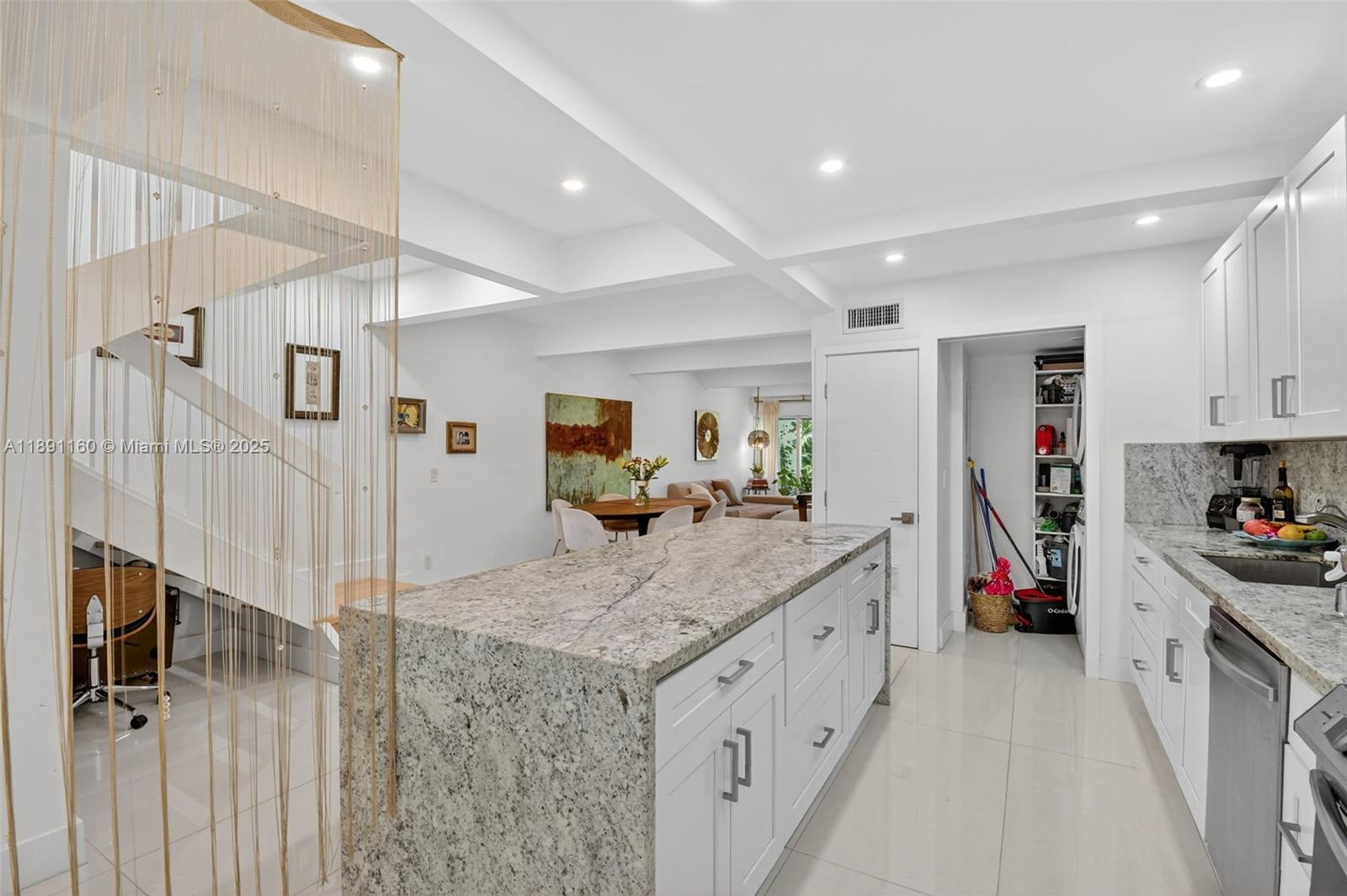 Miami, Florida, 33180, United States, 3 Bedrooms Bedrooms, ,3 BathroomsBathrooms,Residential,For Sale,1961045