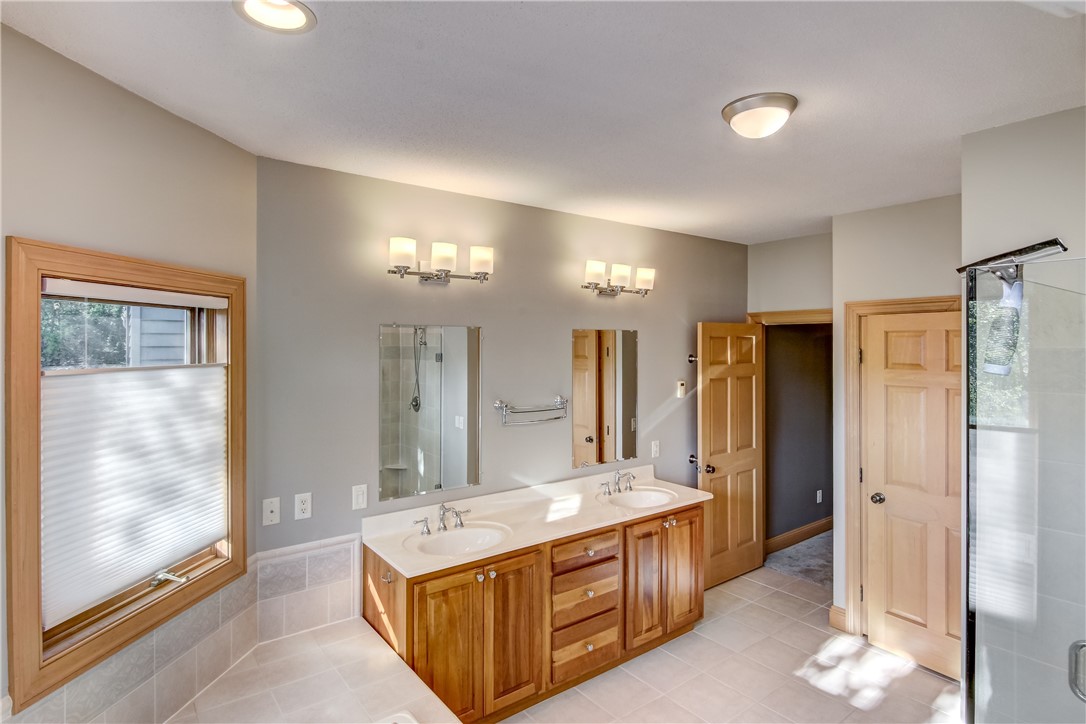 Eau Claire, Wisconsin, 54701, United States, 5 Bedrooms Bedrooms, ,4 BathroomsBathrooms,Residential,For Sale,1976179