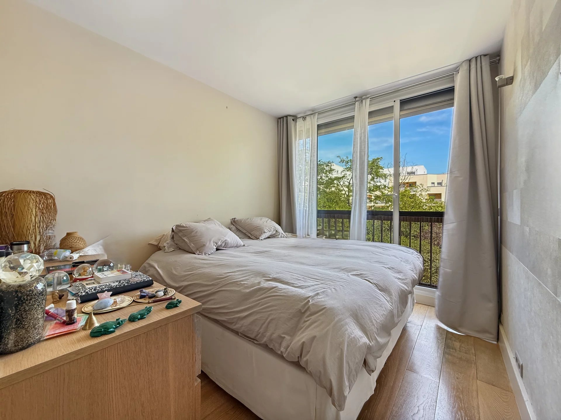 Suresnes, Île-de-France, 92150, FR, 3 Bedrooms Bedrooms, ,3 BathroomsBathrooms,Residential,For Sale,1933356