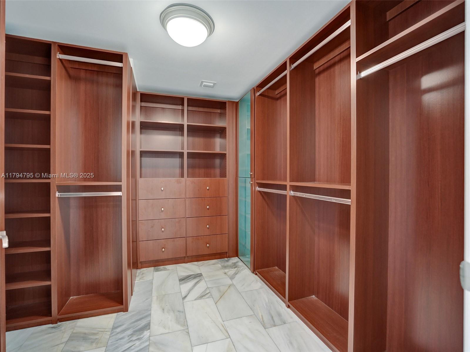 Sunny Isles Beach, Florida, 33160, United States, 2 Bedrooms Bedrooms, ,3 BathroomsBathrooms,Residential,For Sale,1794345