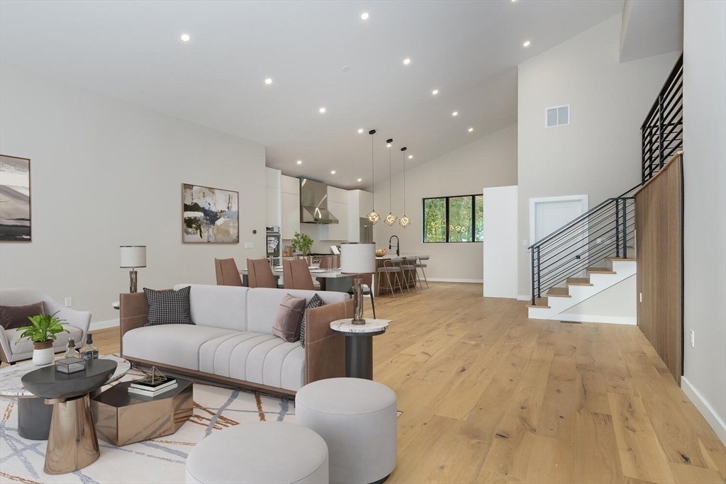 Needham, Massachusetts, 02494, United States, 5 Bedrooms Bedrooms, ,6 BathroomsBathrooms,Residential,For Sale,1991306