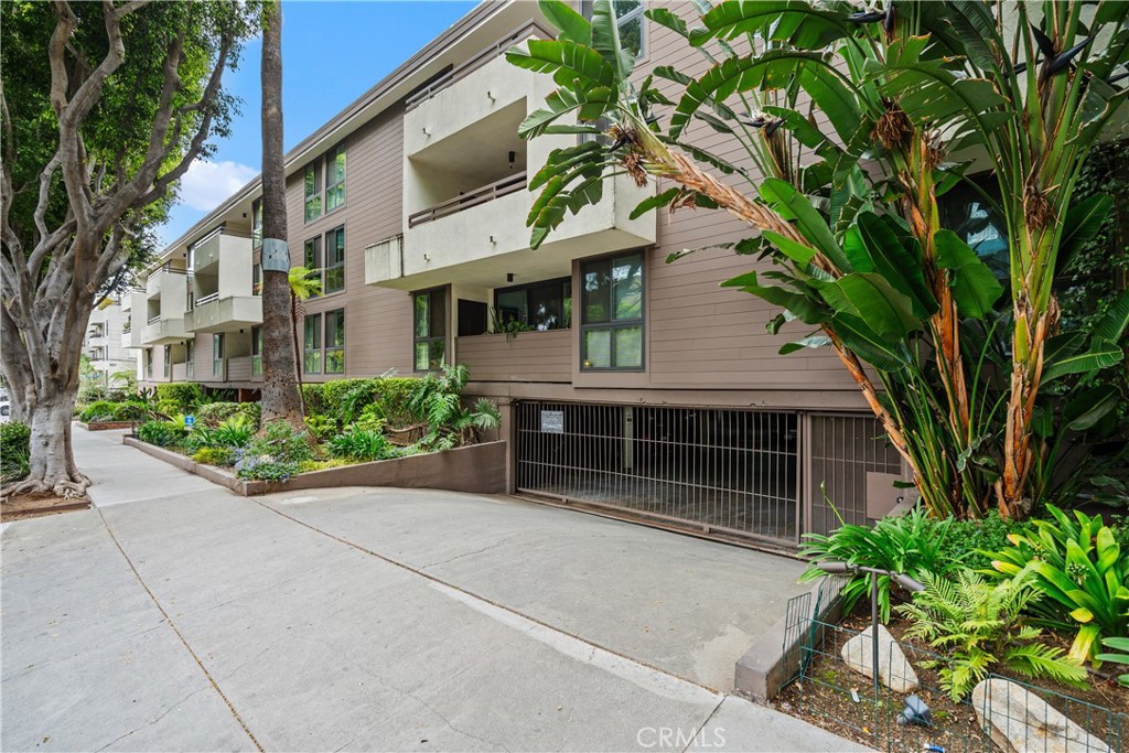 West Hollywood, California, 90069, United States, 1 Bedroom Bedrooms, ,1 BathroomBathrooms,Residential,For Sale,1896618