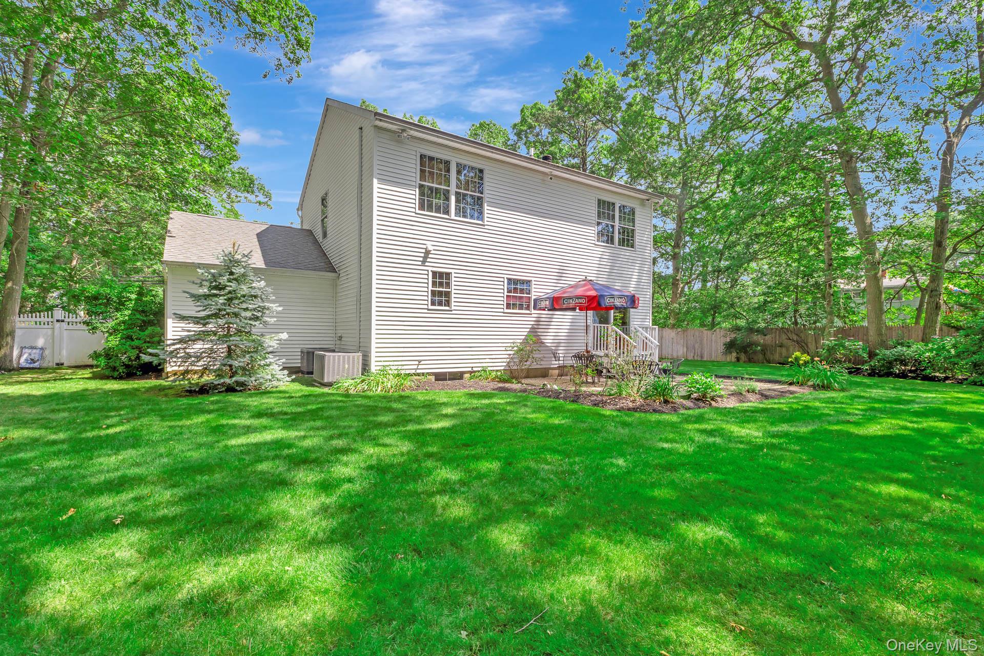 Shirley, New York, 11967, United States, 4 Bedrooms Bedrooms, ,3 BathroomsBathrooms,Residential,For Sale,1992037