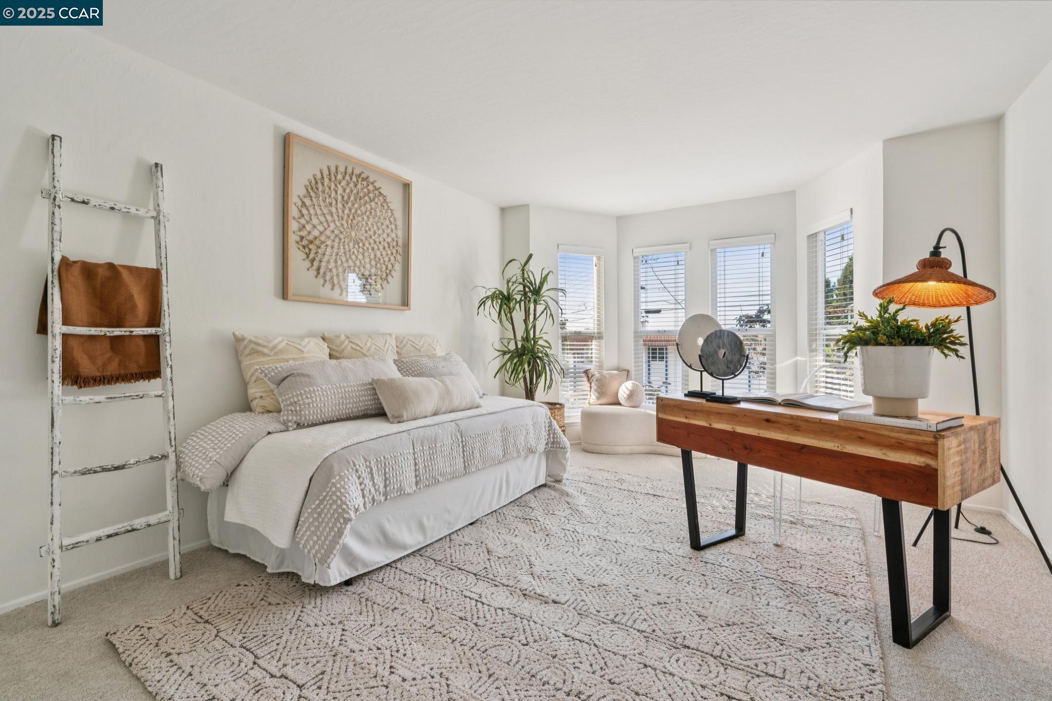 Oakland, California, 94610, United States, 2 Bedrooms Bedrooms, ,2 BathroomsBathrooms,Residential,For Sale,1984718