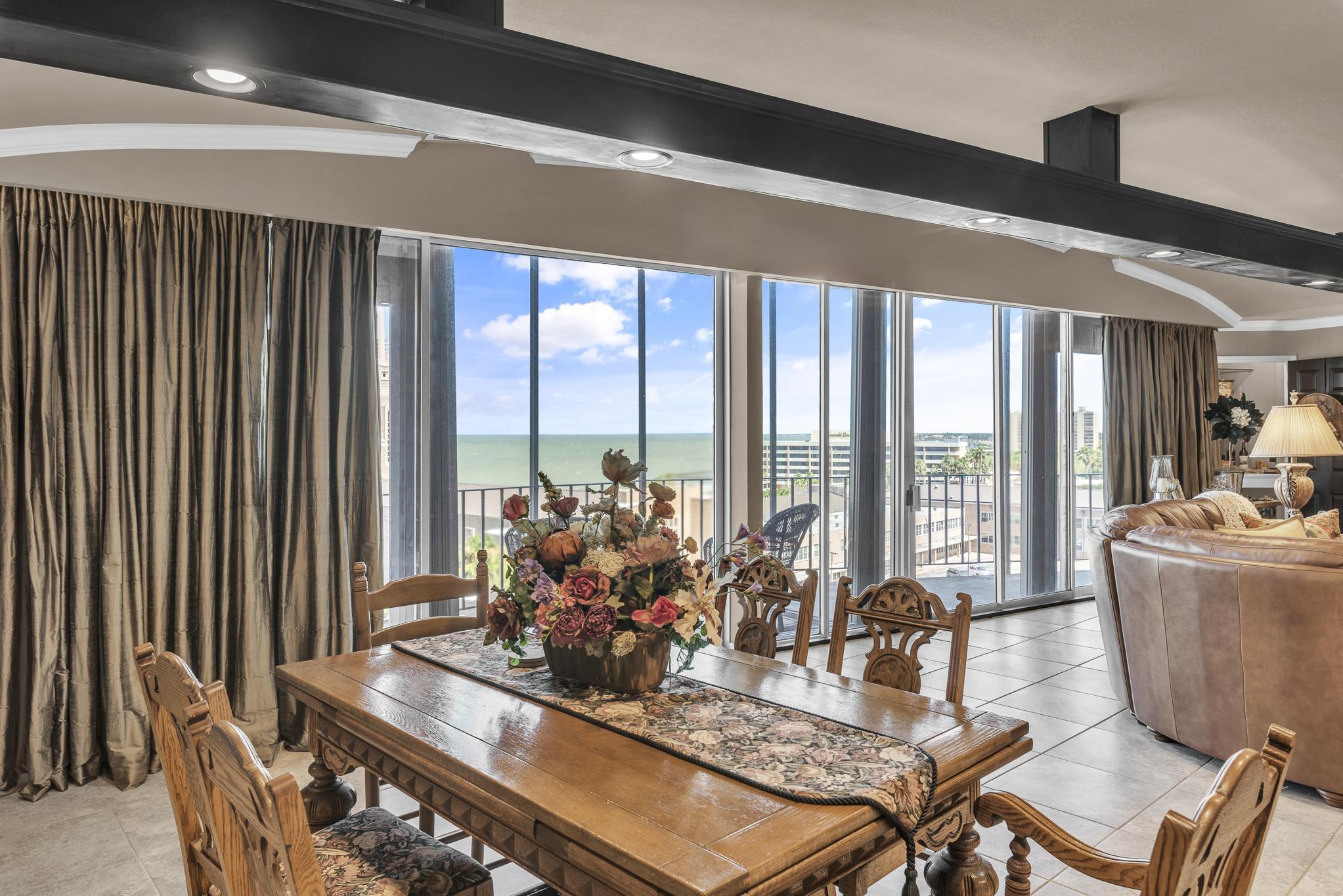 Corpus Christi, Texas, 78401, United States, 3 Bedrooms Bedrooms, ,3 BathroomsBathrooms,Residential,For Sale,1912480