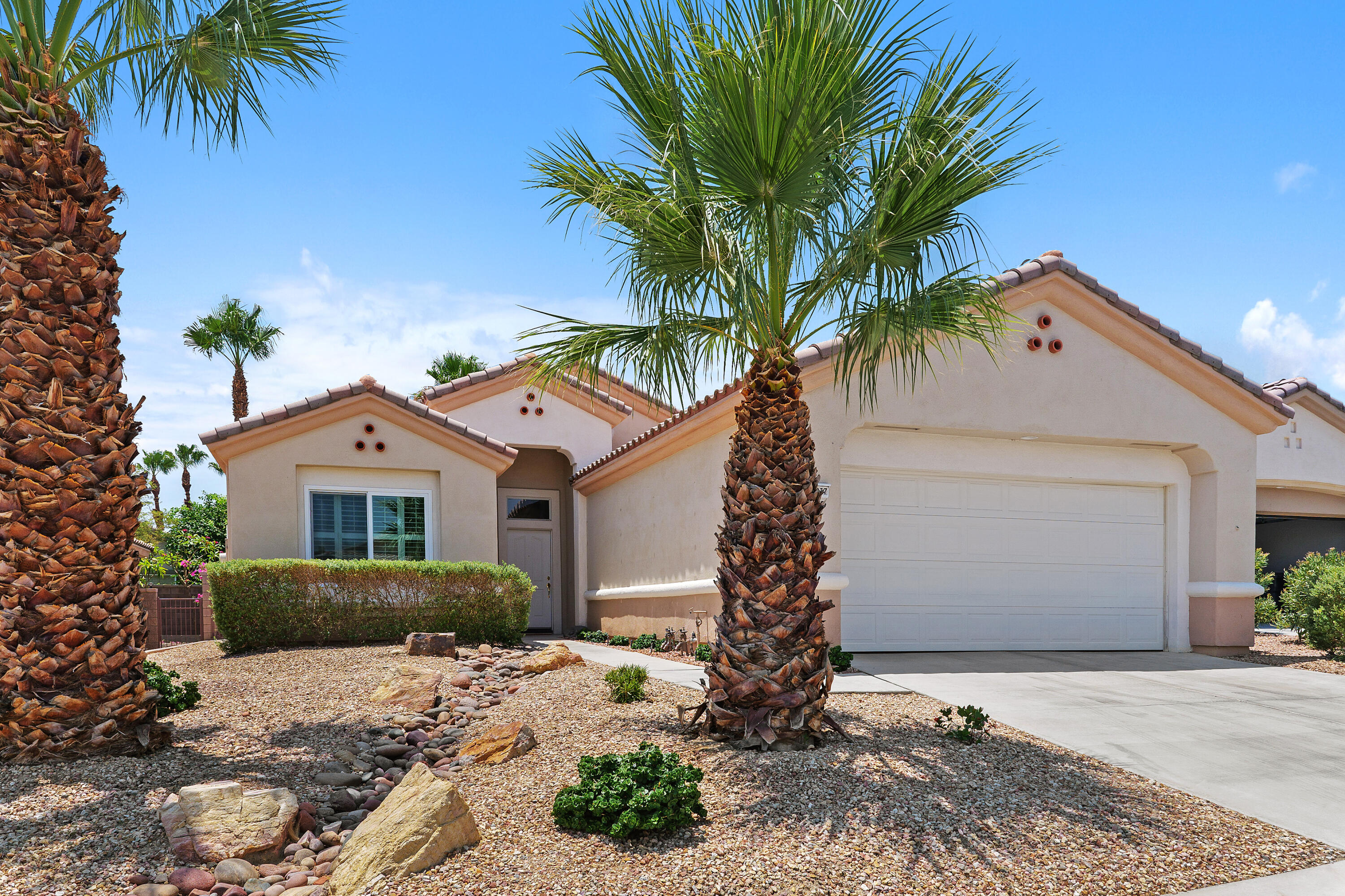 Palm Desert, California, 92211, United States, 2 Bedrooms Bedrooms, ,2 BathroomsBathrooms,Residential,For Sale,1874848