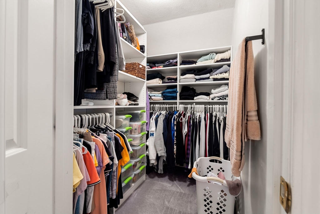 Haverhill, Massachusetts, 01830, United States, 2 Bedrooms Bedrooms, ,3 BathroomsBathrooms,Residential,For Sale,2001775