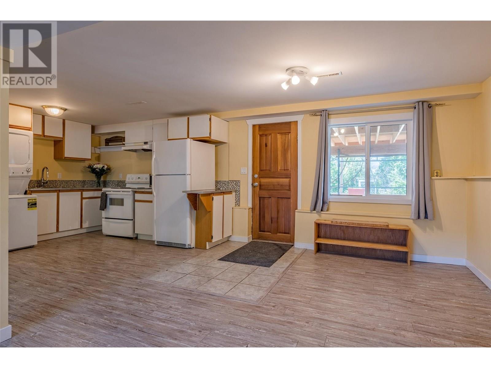 LAKE COUNTRY, British Columbia, V4V 1W2, CA, 4 Bedrooms Bedrooms, ,2 BathroomsBathrooms,Residential,For Sale,1896793