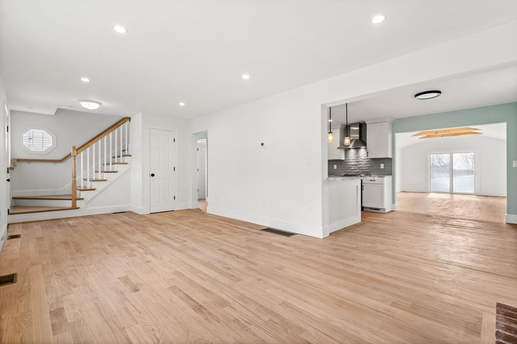 Boston, Massachusetts, 02132, United States, 3 Bedrooms Bedrooms, ,2 BathroomsBathrooms,Residential,For Sale,1898470