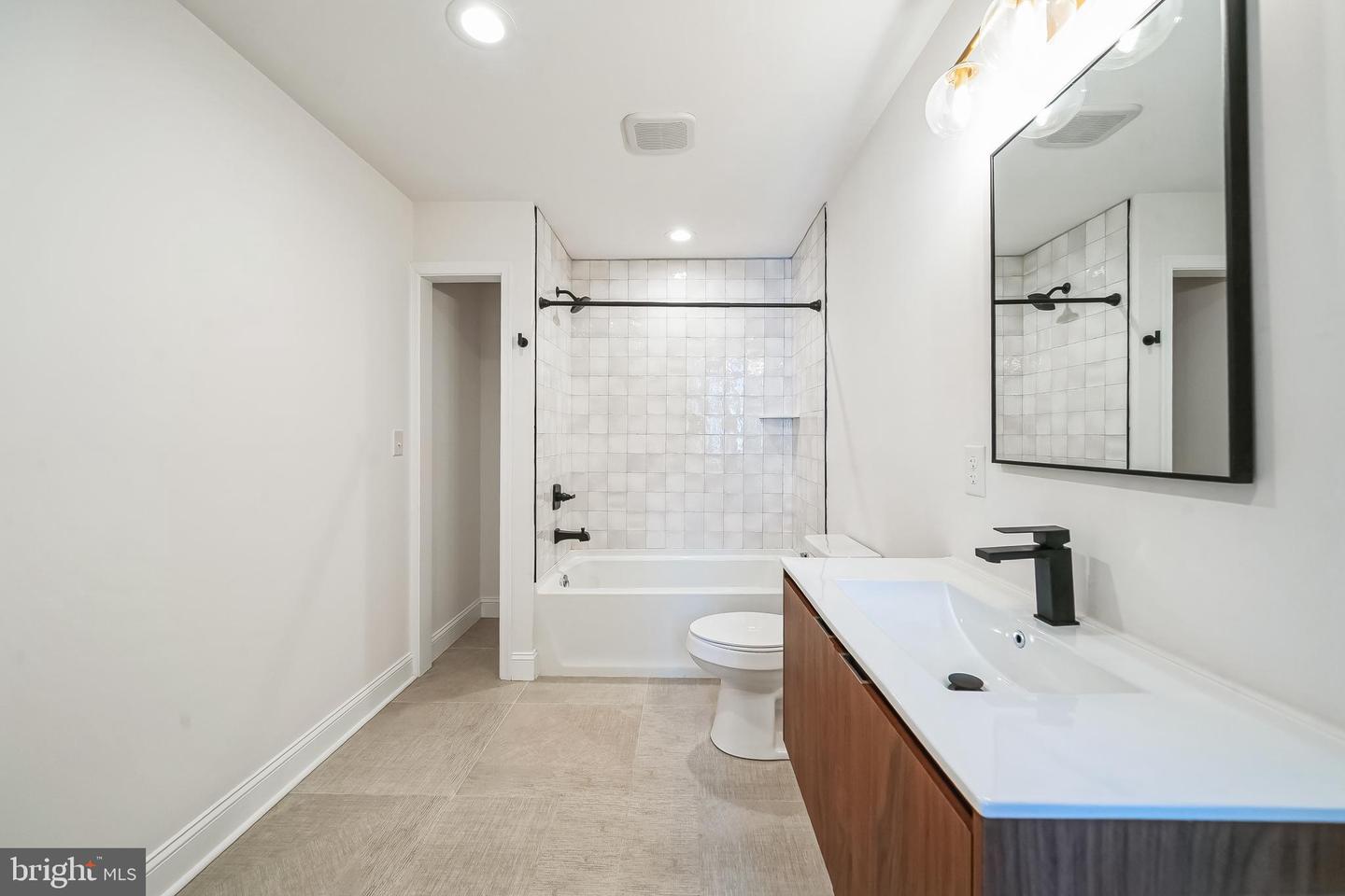 Philadelphia, Pennsylvania, 19130, United States, 4 Bedrooms Bedrooms, ,3 BathroomsBathrooms,Residential,For Sale,1949976