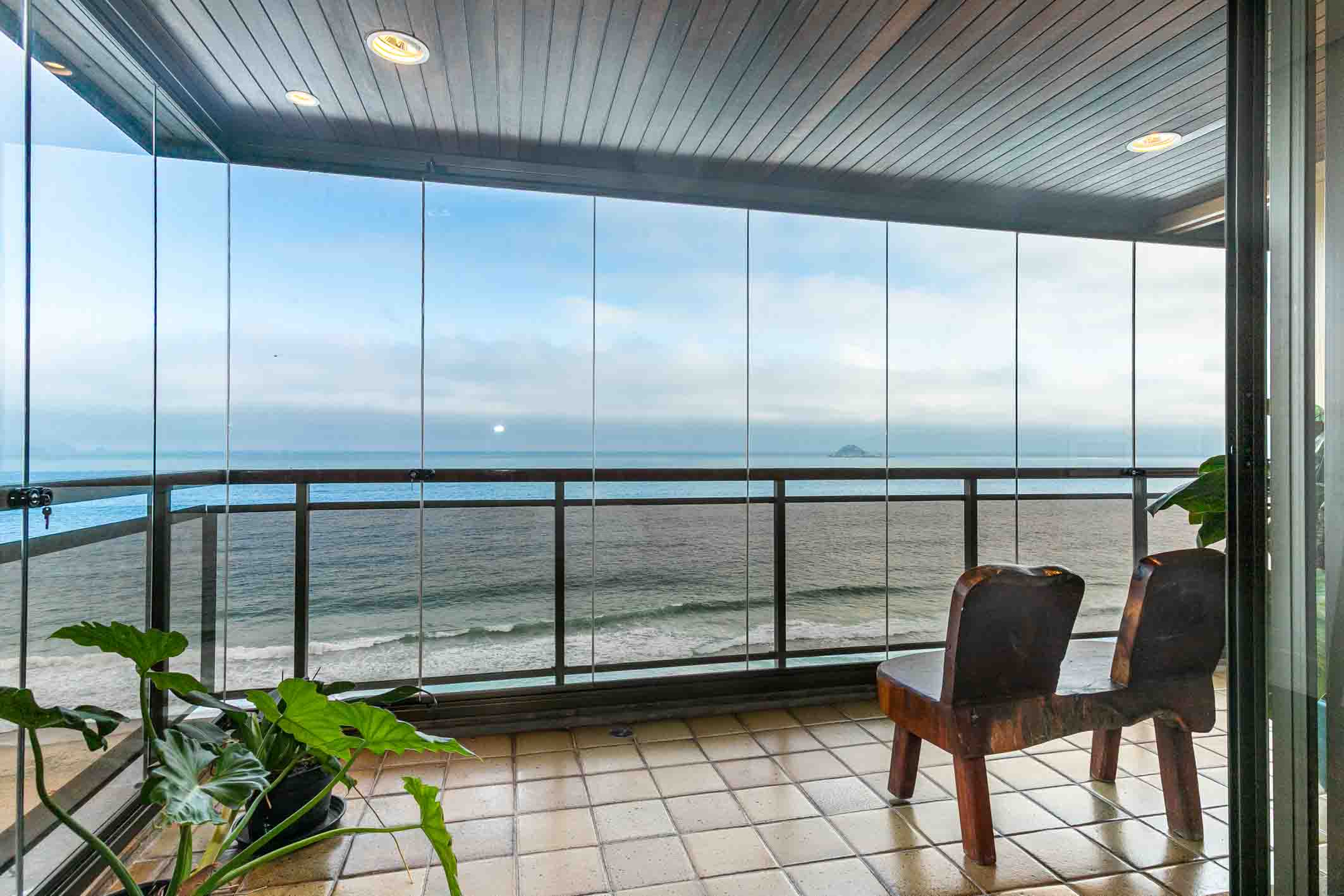  Renovated apartment with direct ocean views in São Conrado - 物件實景