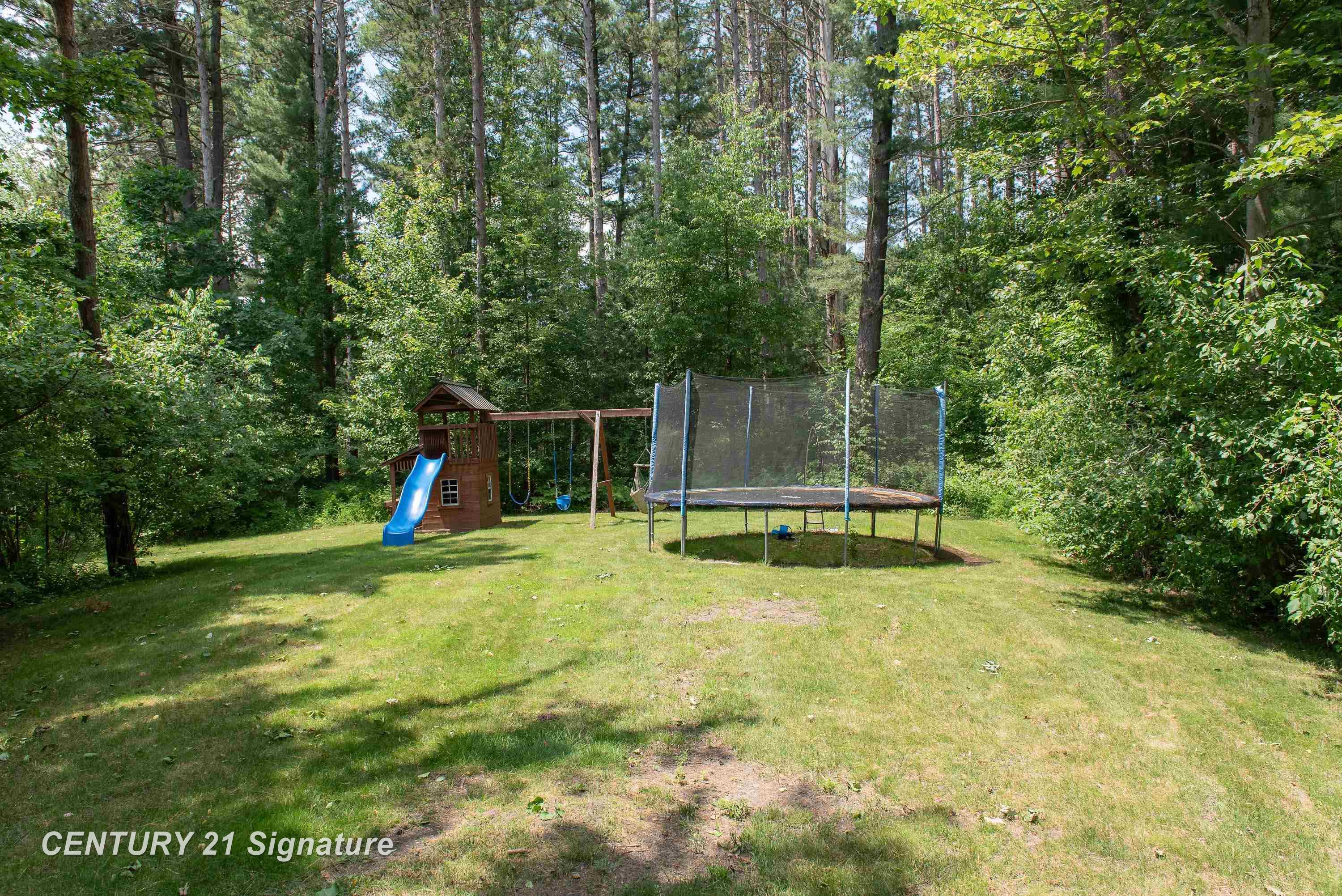 Midland, Michigan, 48642, United States, 4 Bedrooms Bedrooms, ,5 BathroomsBathrooms,Residential,For Sale,1975618