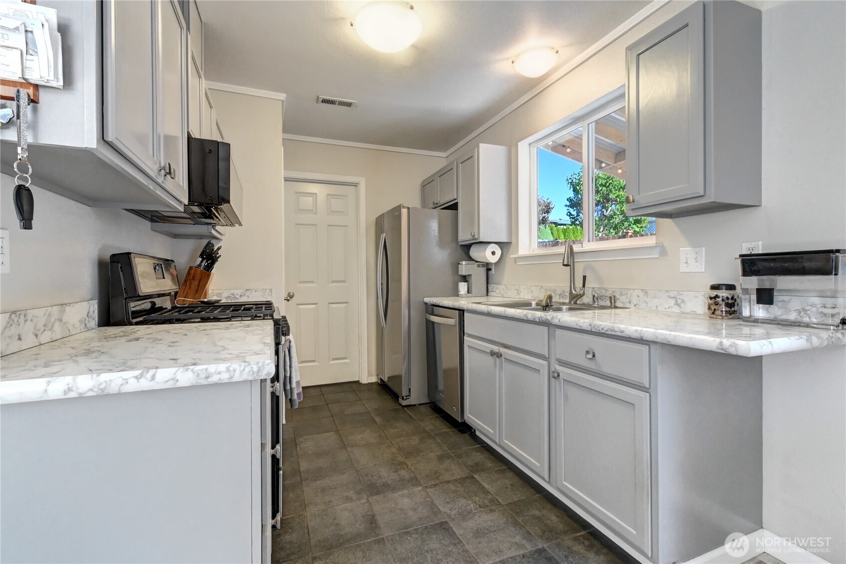 Everett, Washington, 98204, United States, 3 Bedrooms Bedrooms, ,3 BathroomsBathrooms,Residential,For Sale,1964050