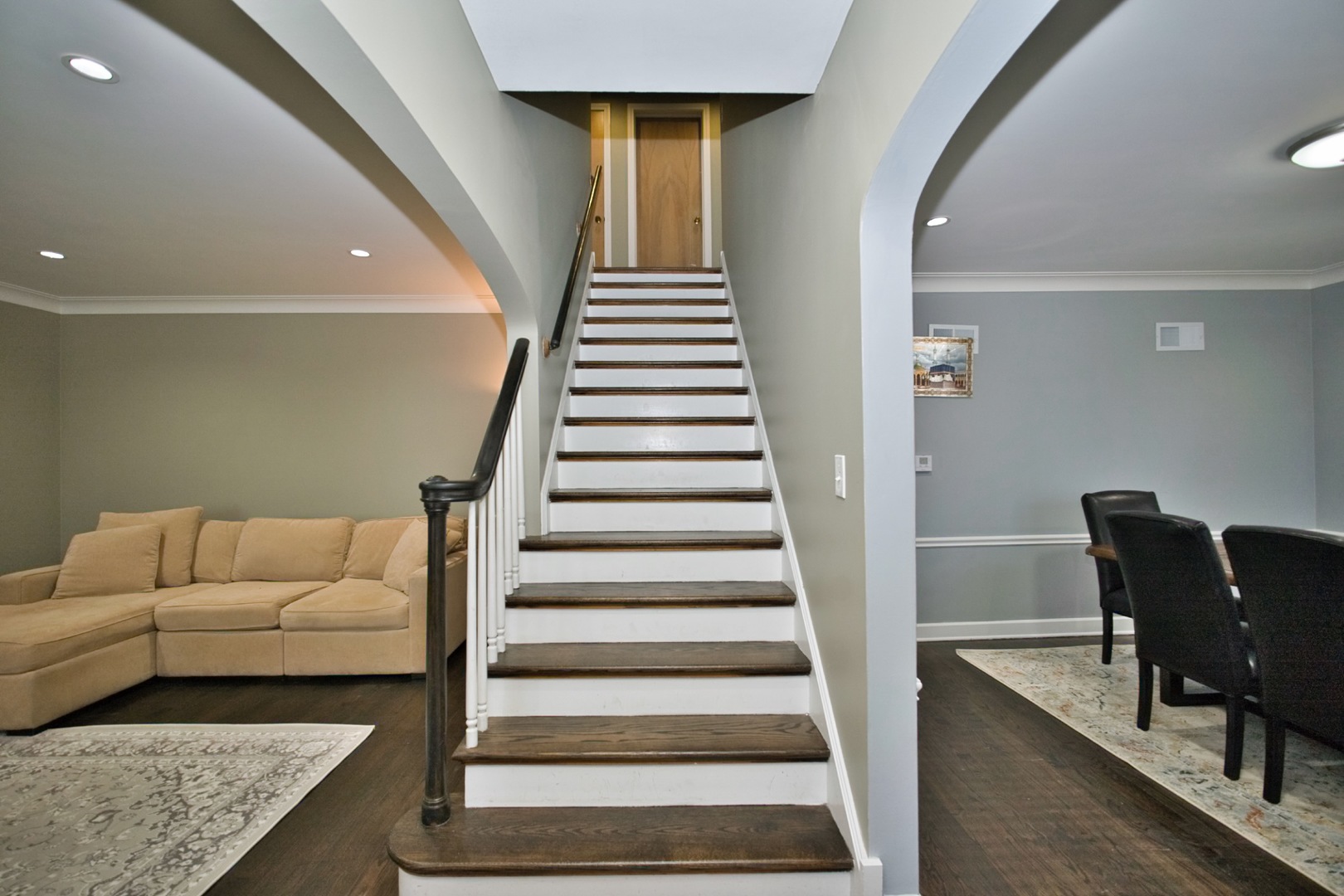 Lincolnwood, Illinois, 60712, United States, 3 Bedrooms Bedrooms, ,2 BathroomsBathrooms,Residential,For Sale,1863685