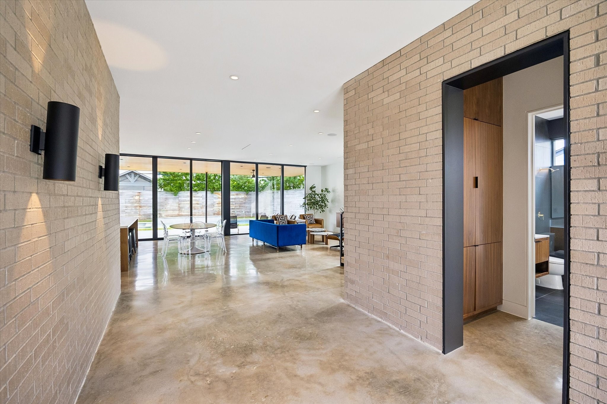  1726 Viking Drive - 物件實景