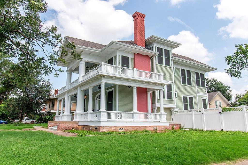 Waco, Texas, 76707, United States, 3 Bedrooms Bedrooms, ,4 BathroomsBathrooms,Residential,For Sale,1897293