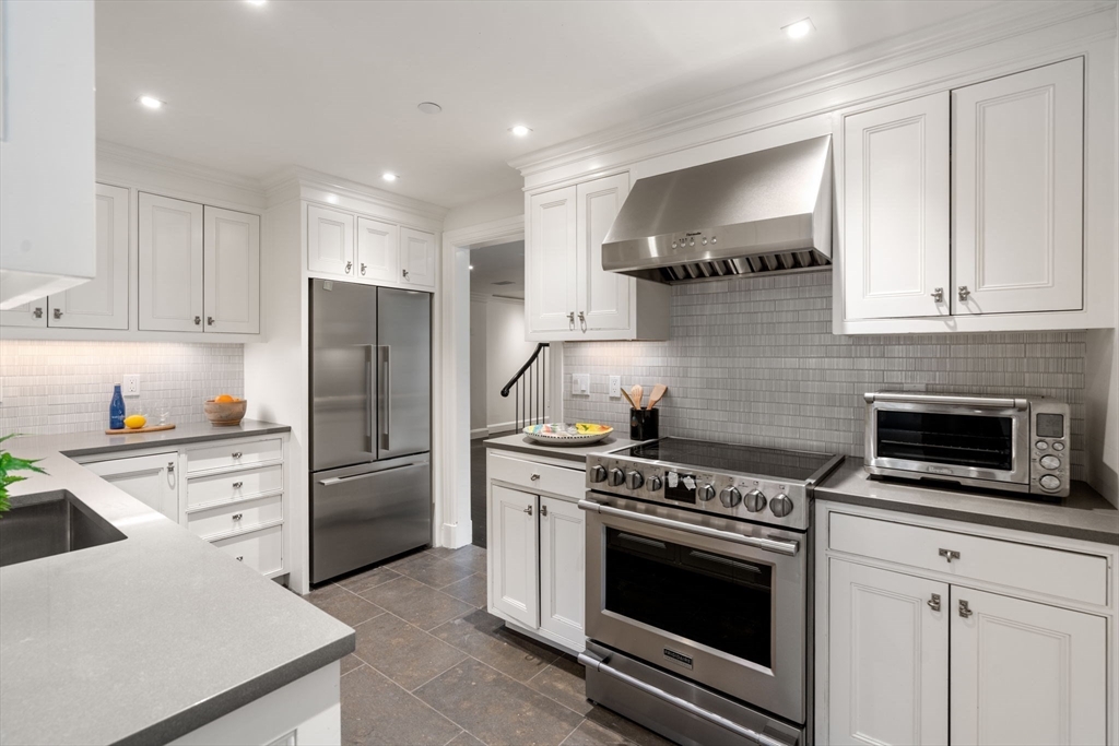 Boston, Massachusetts, 02116, United States, 3 Bedrooms Bedrooms, ,3 BathroomsBathrooms,Residential,For Sale,1895702